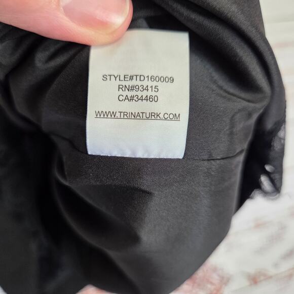 Trina Turk Zeal Off the Shoulder Cape Dress Size 6 Black Crepe Glam Lux Event - Picture 10 of 16